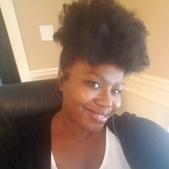 Meet your Posher, Lynn - Picture 3 of 4